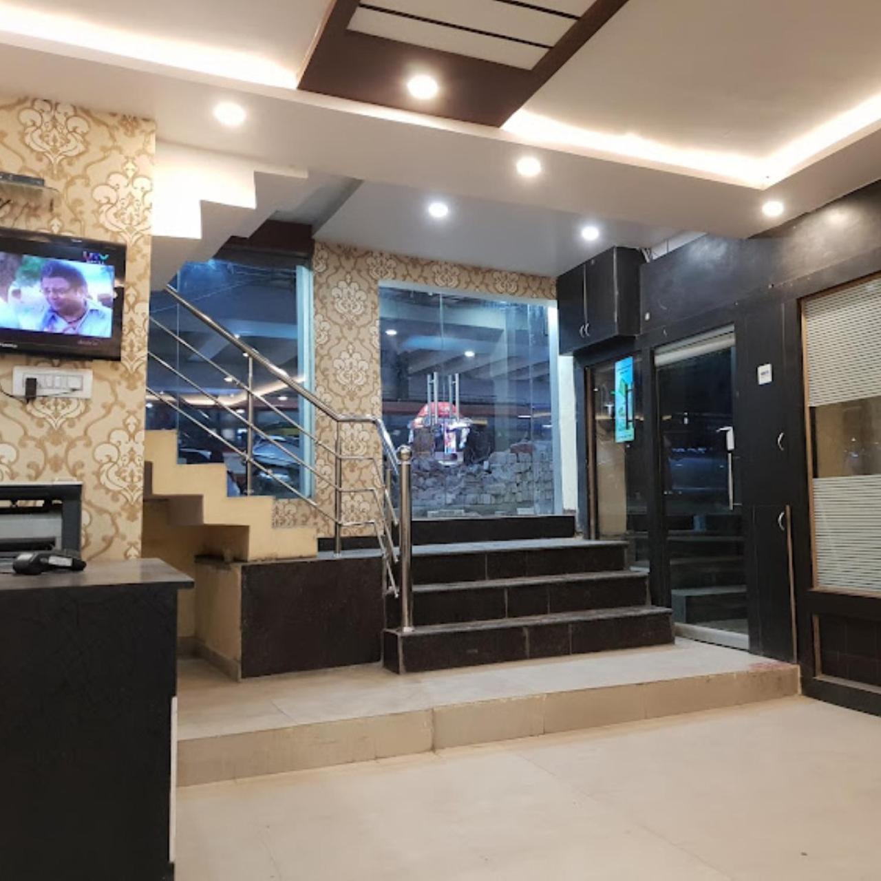 New Kumar Hotel & Banquet Lucknow Esterno foto
