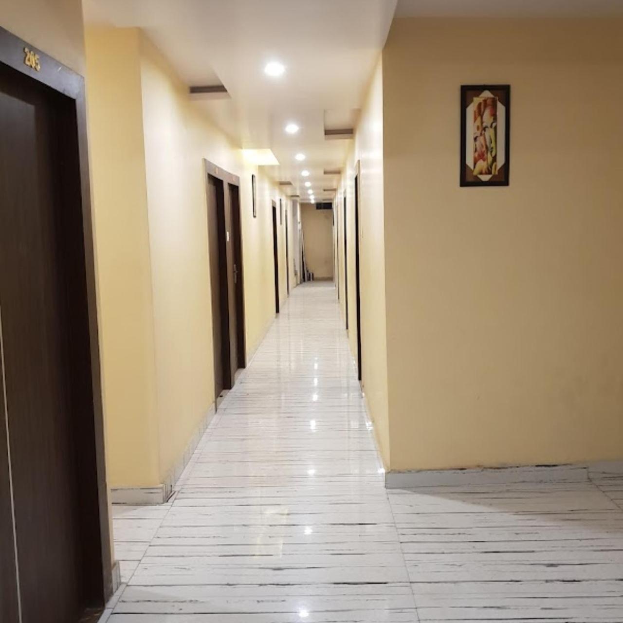 New Kumar Hotel & Banquet Lucknow Esterno foto