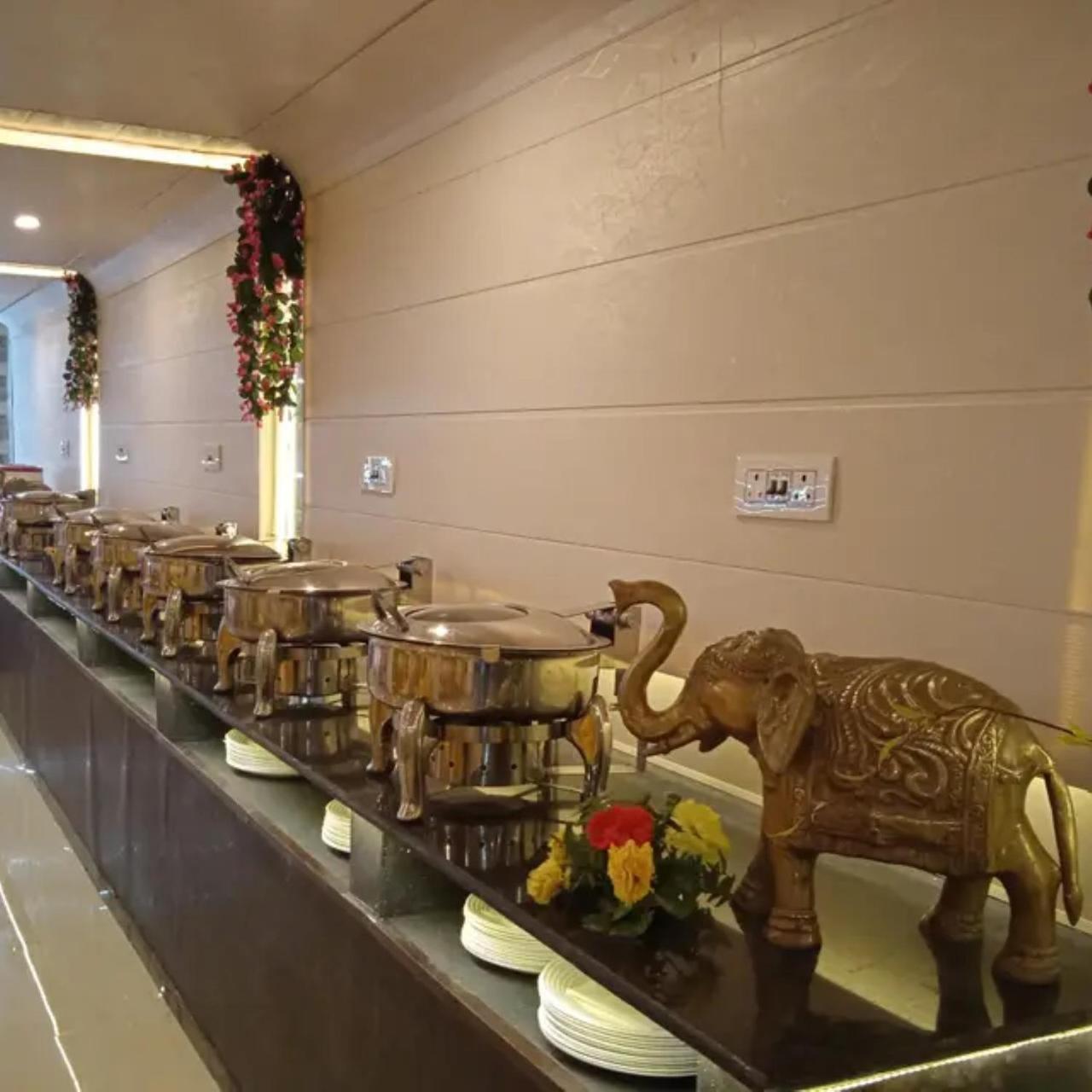 New Kumar Hotel & Banquet Lucknow Esterno foto